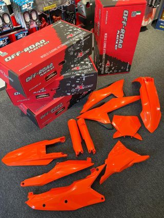 TOP replika plasty od italského výrobce @rtech_mx ✅ KTM, Husqvarna, Gas Gas TBi, TPi, SX. Tyhle sady na skladě moc dlouho...